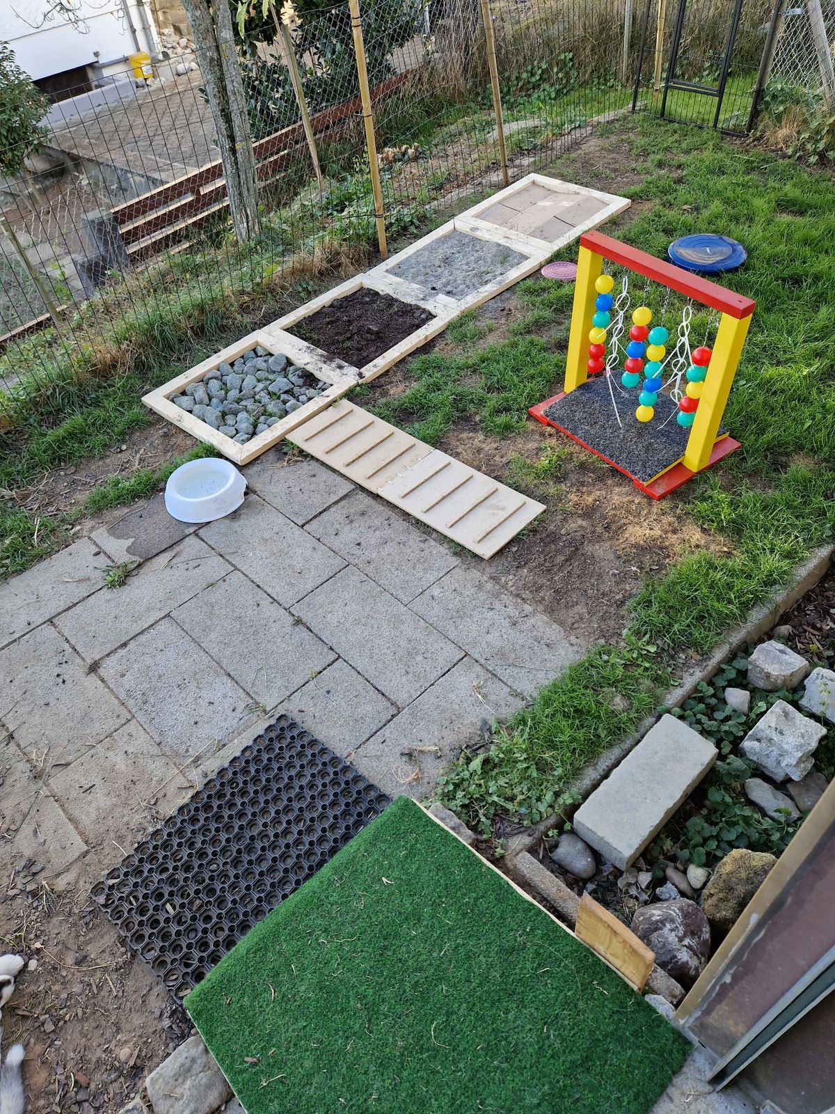 Garden activity area with ramps, a digging box and varied ground surfaces
